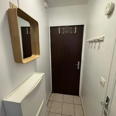 Equipe 20e Apartment